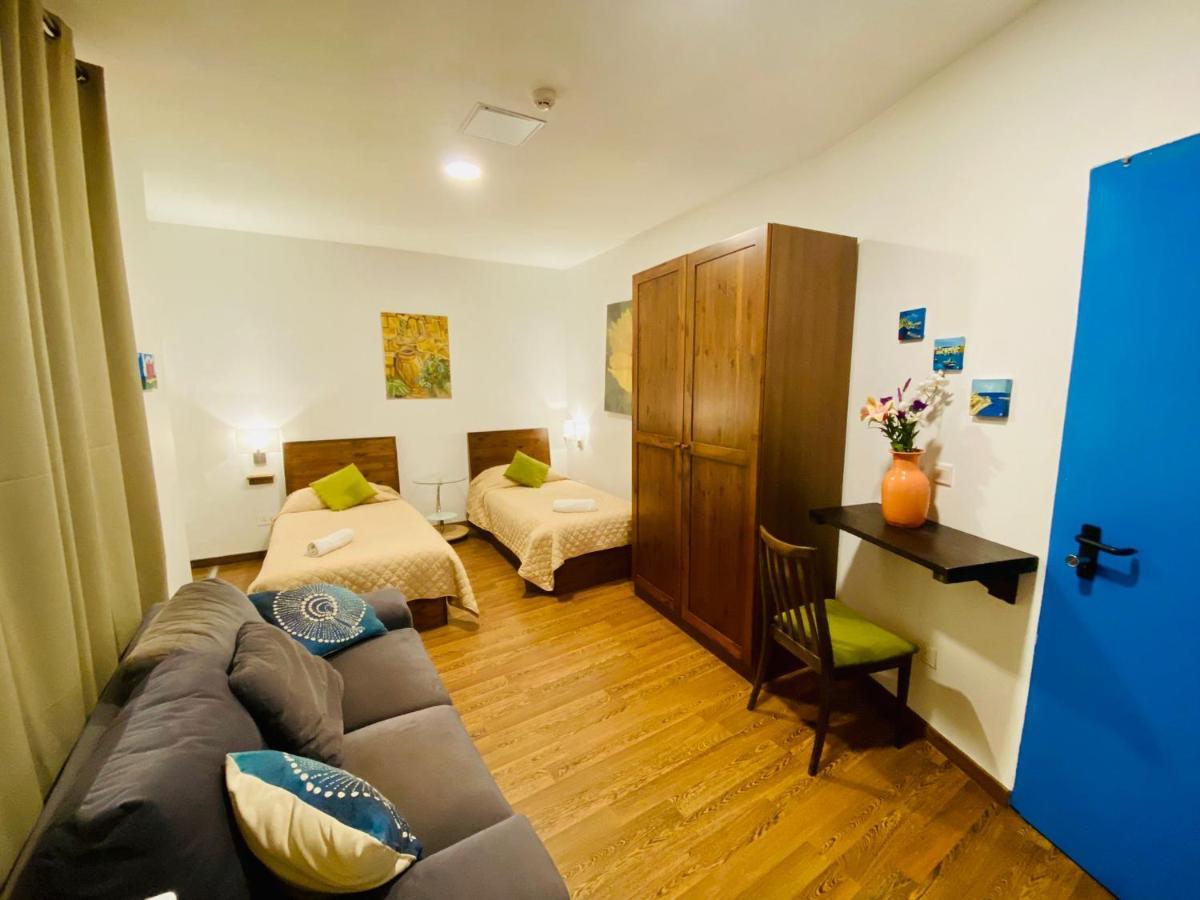 Marco Polo Party Hostel Saint Julian's Екстериор снимка