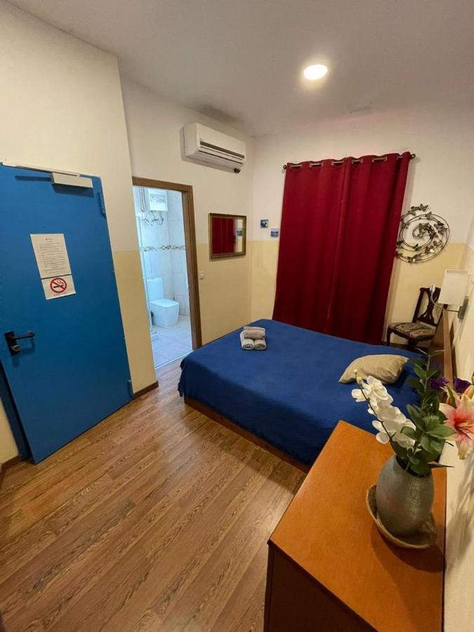 Marco Polo Party Hostel Saint Julian's Екстериор снимка