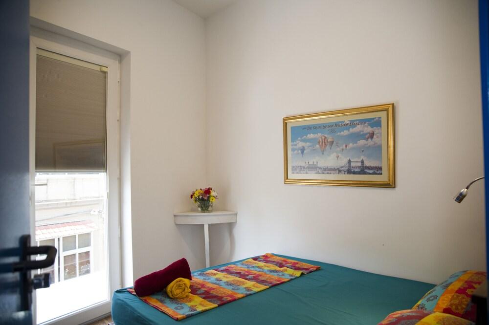 Marco Polo Party Hostel Saint Julian's Екстериор снимка