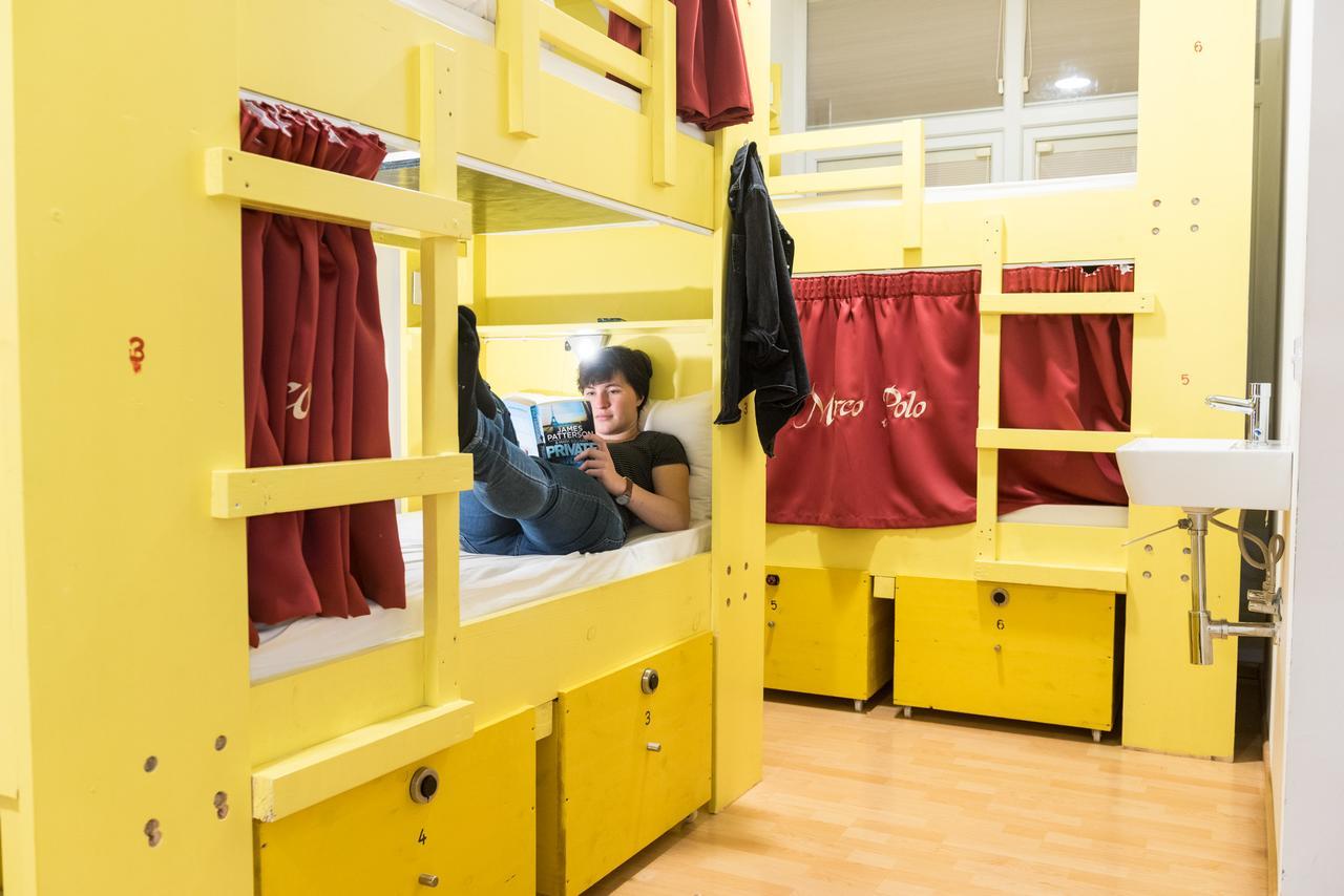 Marco Polo Party Hostel Saint Julian's Екстериор снимка