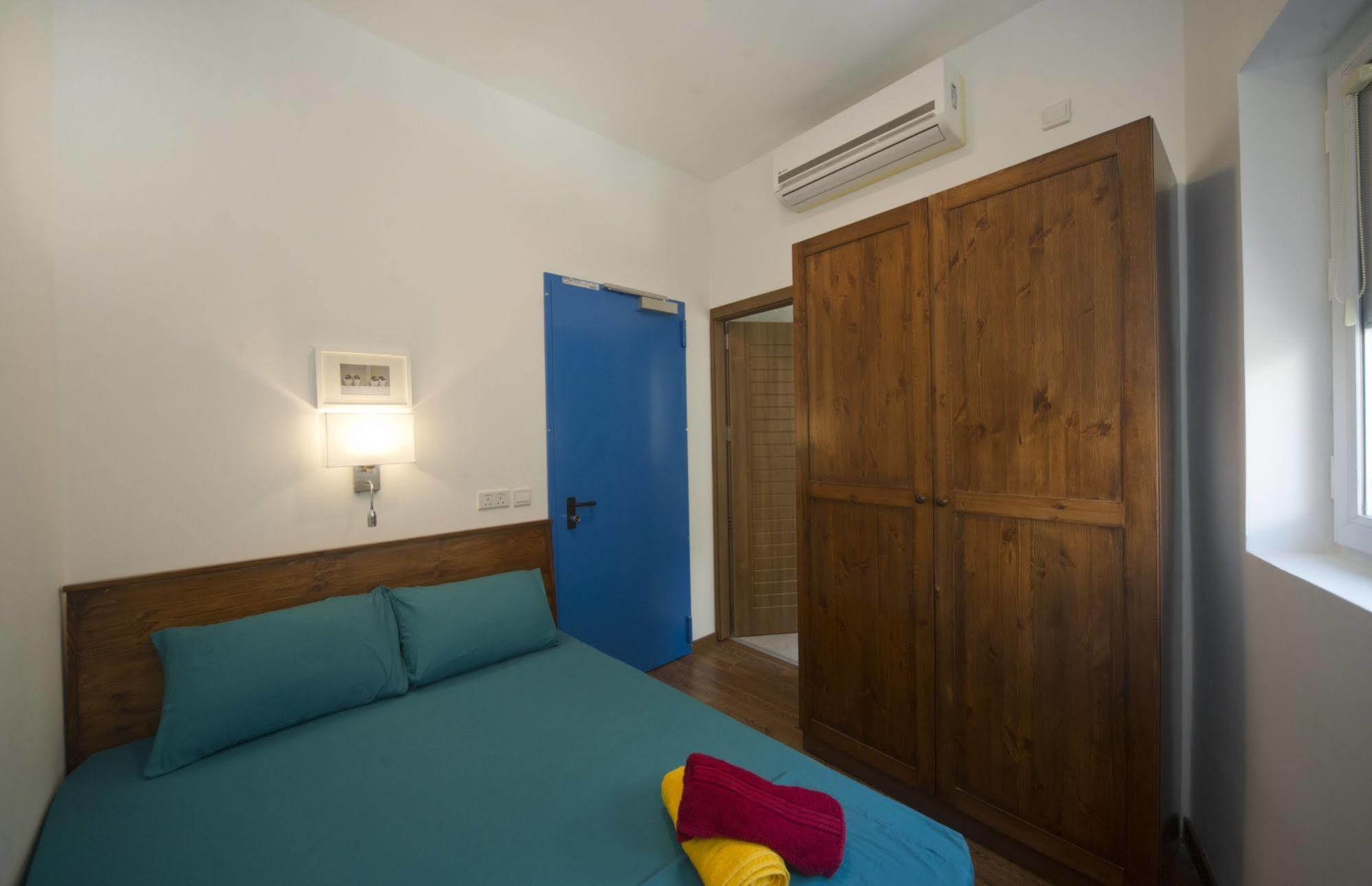 Marco Polo Party Hostel Saint Julian's Екстериор снимка